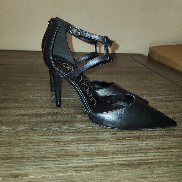 CALVIN KLEIN Women's Loden Asymmetrical Strap Dress Pumps NWOT BLACK PATENT 9.5M - Picture 6 of 12